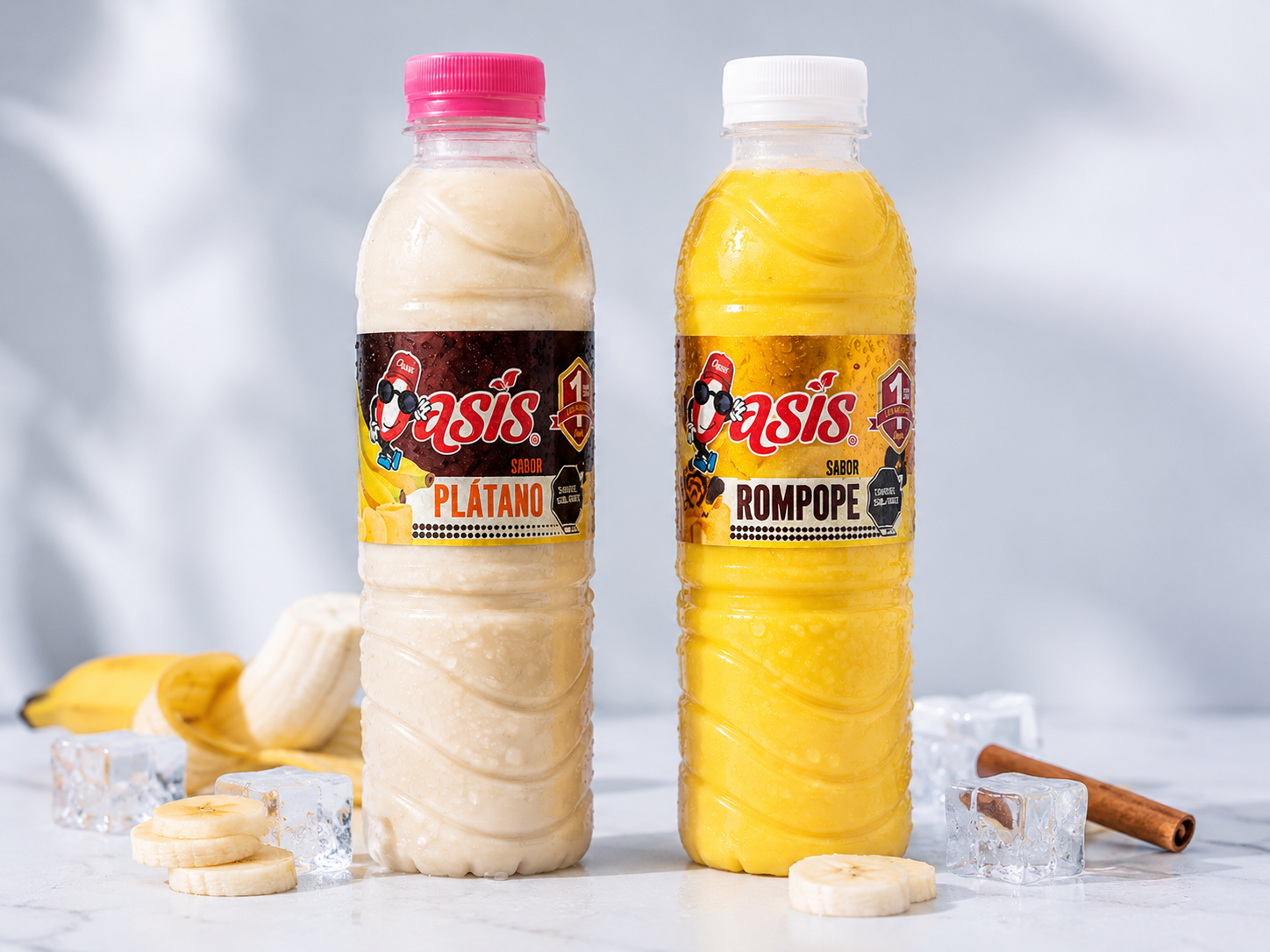 Botellas de agua de plátano y rompope Aguas Oasis con canela y plátano